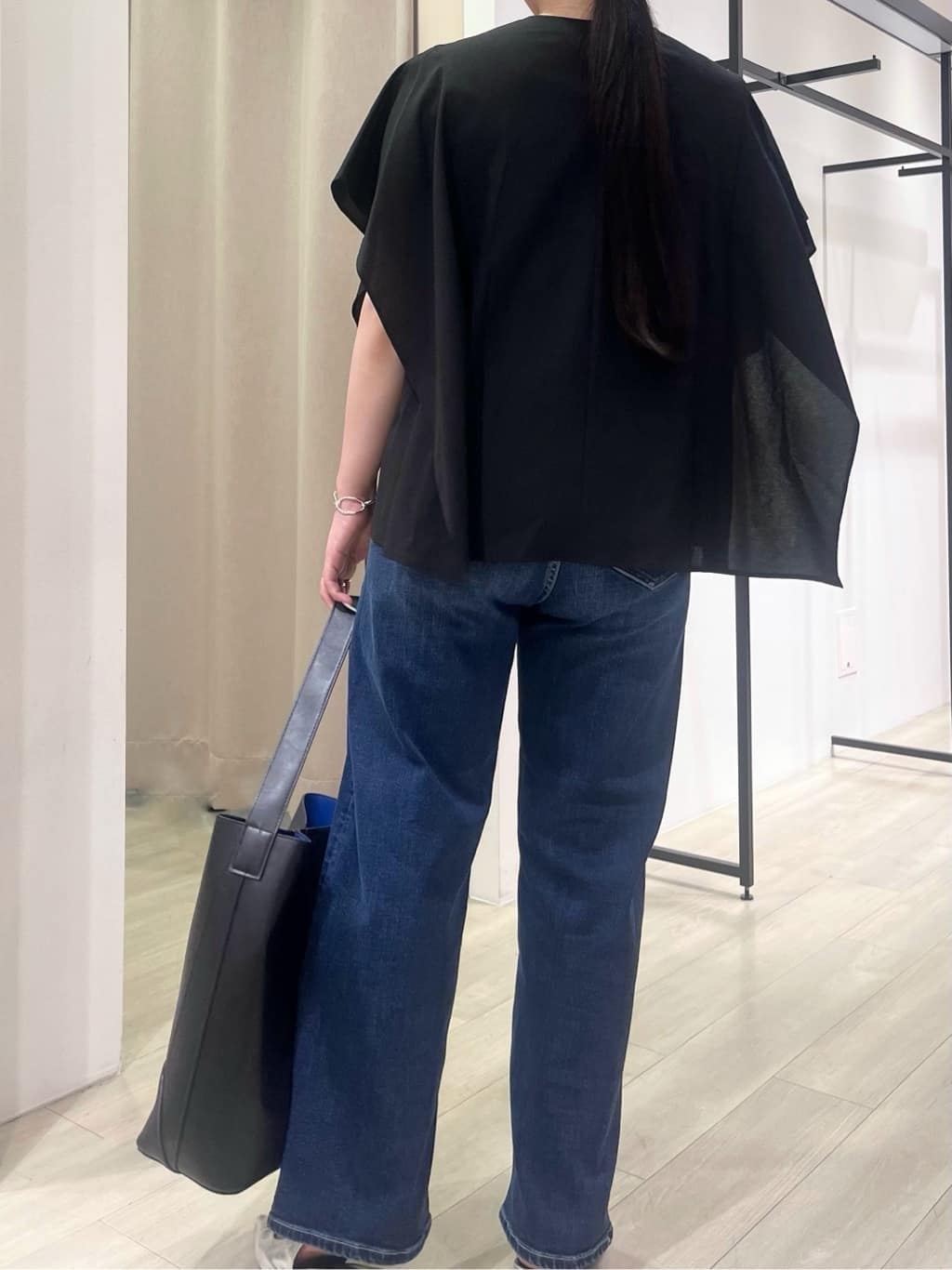hasuさんの「INDIVI｜【体型カバー】スクエアブラウス」を使ったコーディネート