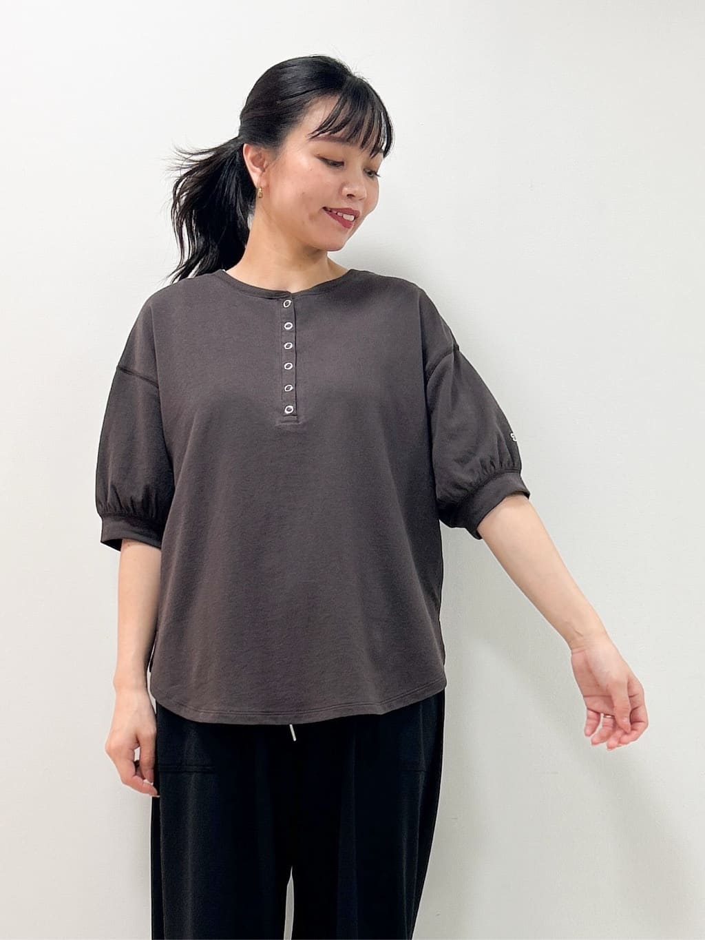 Kaiさんの「Dessin｜【360度可愛い/前後2WAY/洗える】ライトコットンヘンリーカットソー」を使ったコーディネート
