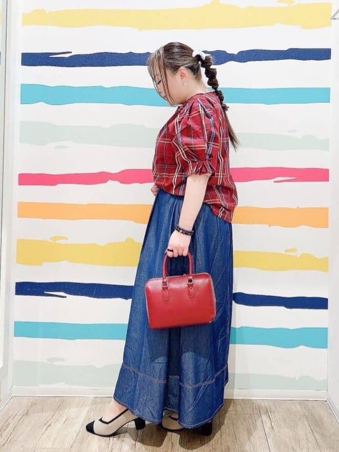 Peeさんの「SHOO･LA･RUE｜【S-LL】配色ステッチがアクセント デニムフレアスカート」を使ったコーディネート