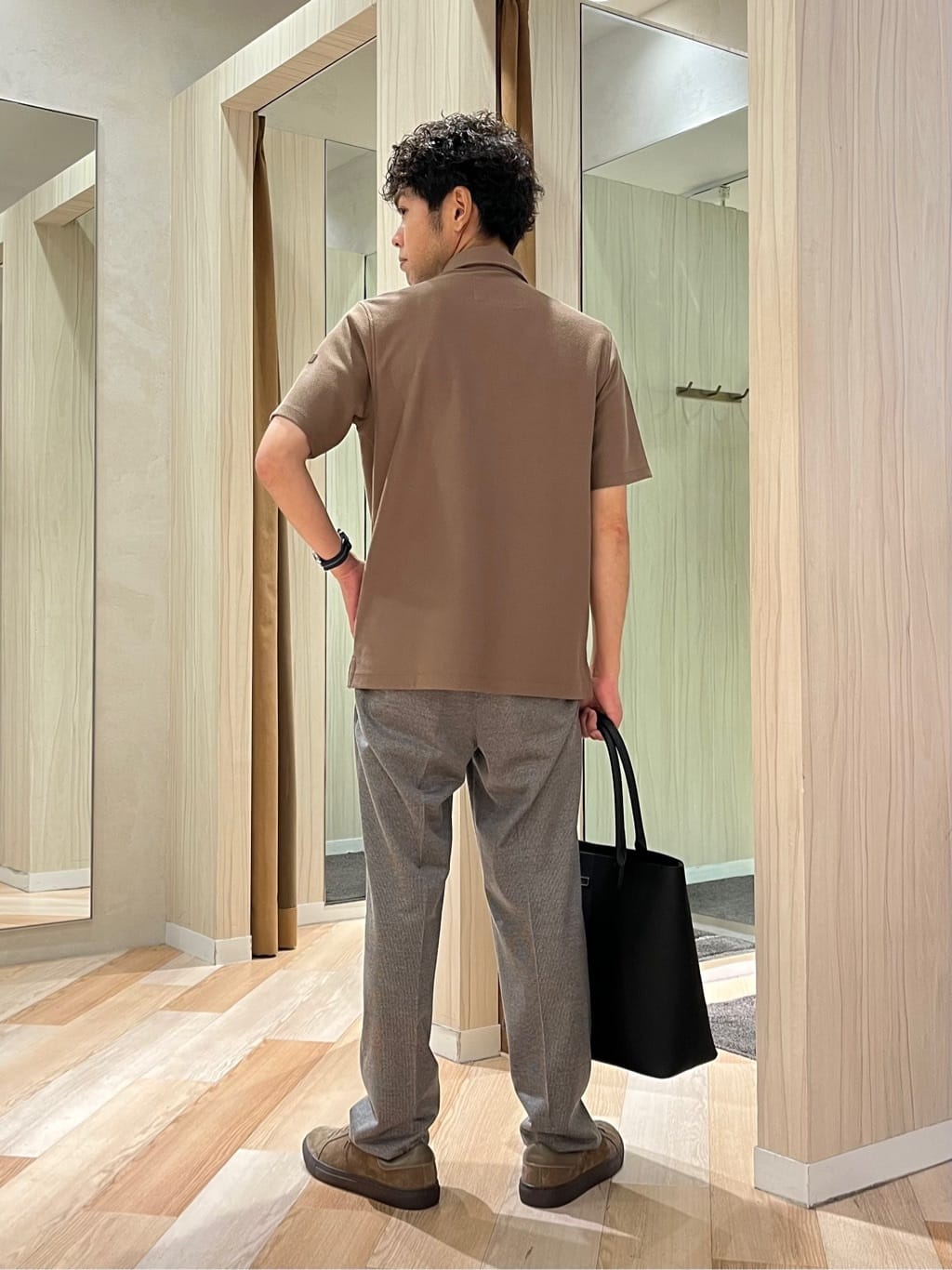 URAさんの「TAKEO KIKUCHI｜マイクロファイバートートM」を使ったコーディネート