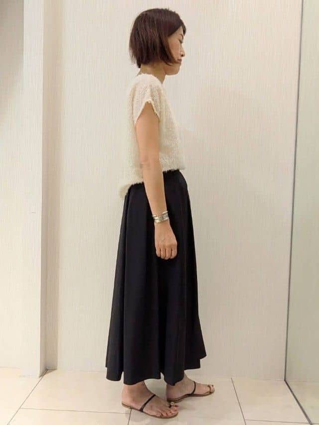 u-macoさんの「UNTITLED｜【セットアップ可/洗える】フェザーフレンチスリーブブラウス」を使ったコーディネート