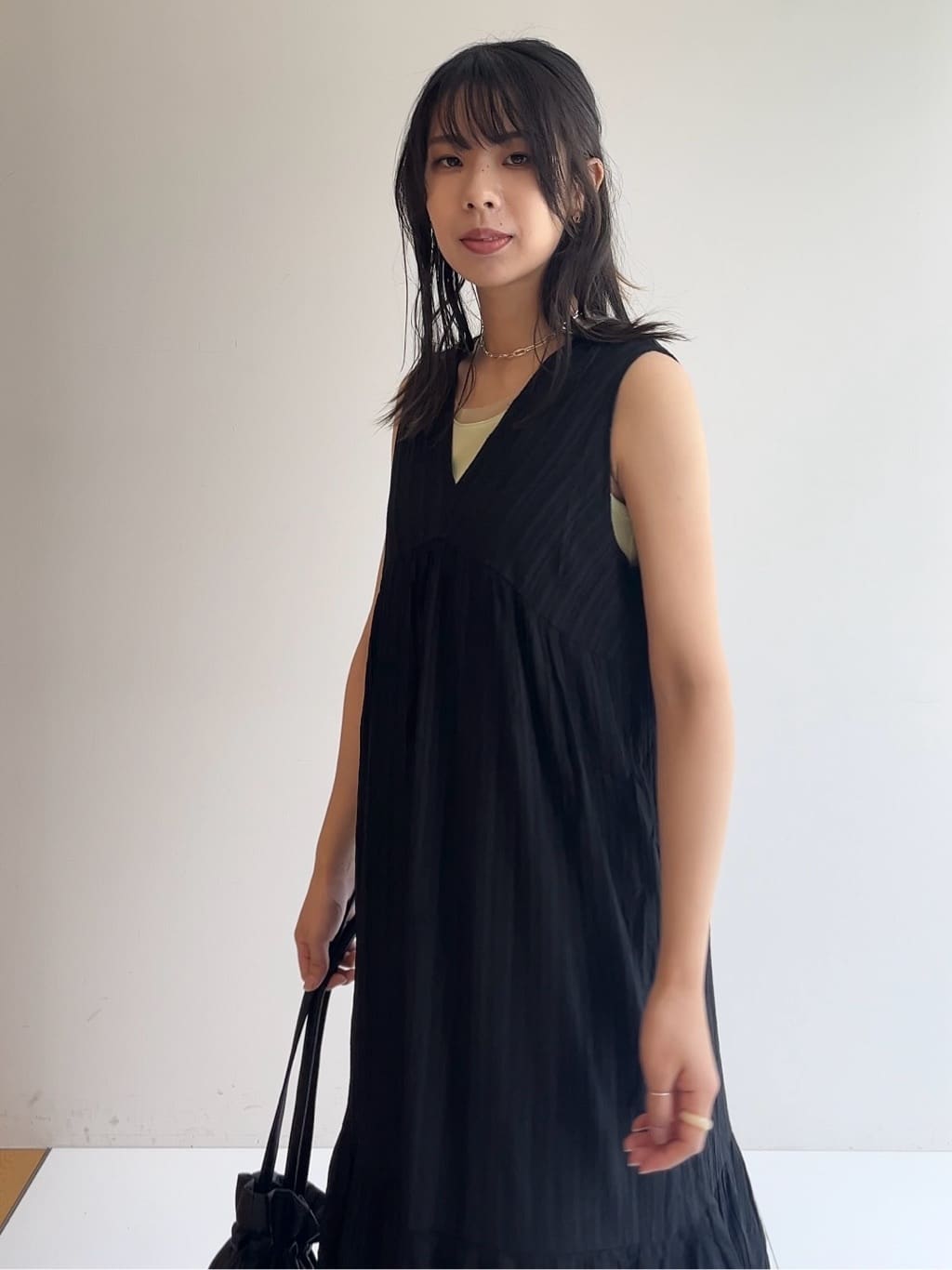 cotaniさんの「SHOO･LA･RUE｜【S-LL】後ろ姿も抜かりなく 1枚でサマ見え ティアードワンピース」を使ったコーディネート