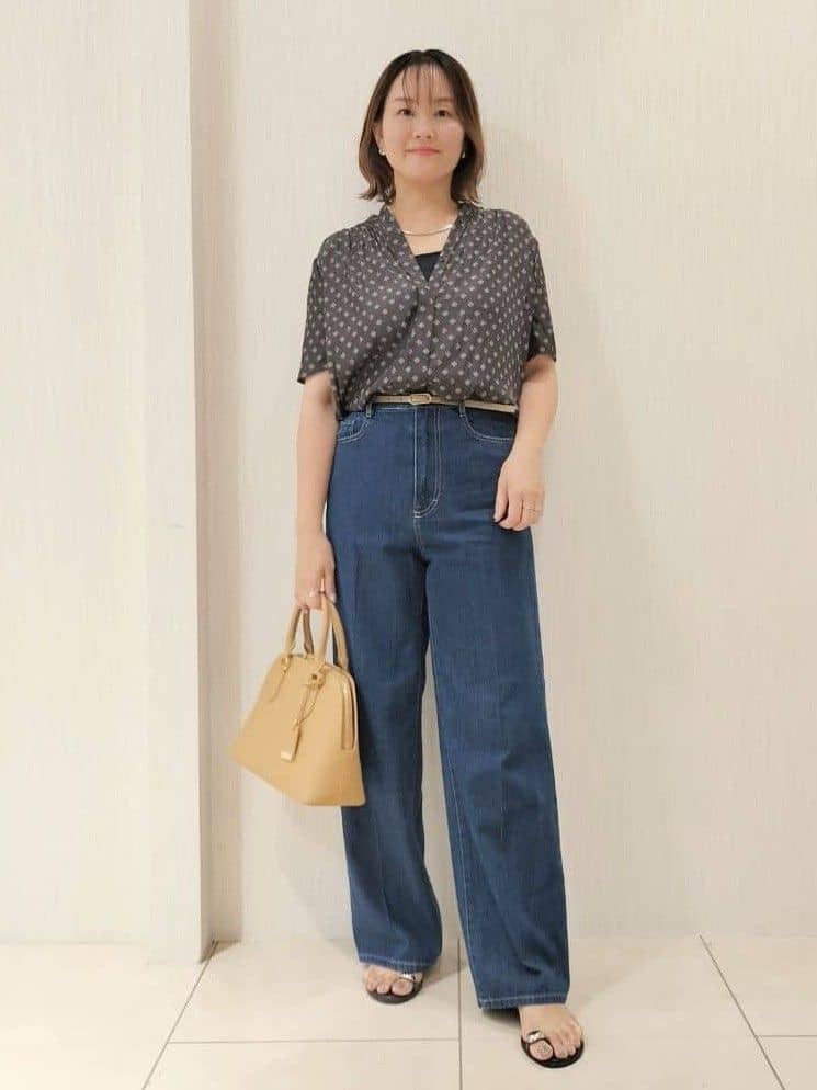 naokoさんの「UNTITLED｜【セットアップ可/リラクシー/通勤】スクエアジオメ柄ブラウス」を使ったコーディネート