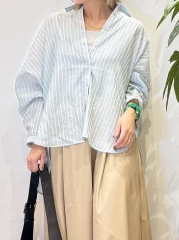 misakiさんの「SHOO･LA･RUE｜【S-LL】程よい透け感 ストライプ柄 お袖ギャザーデザインシャツ」を使ったコーディネート