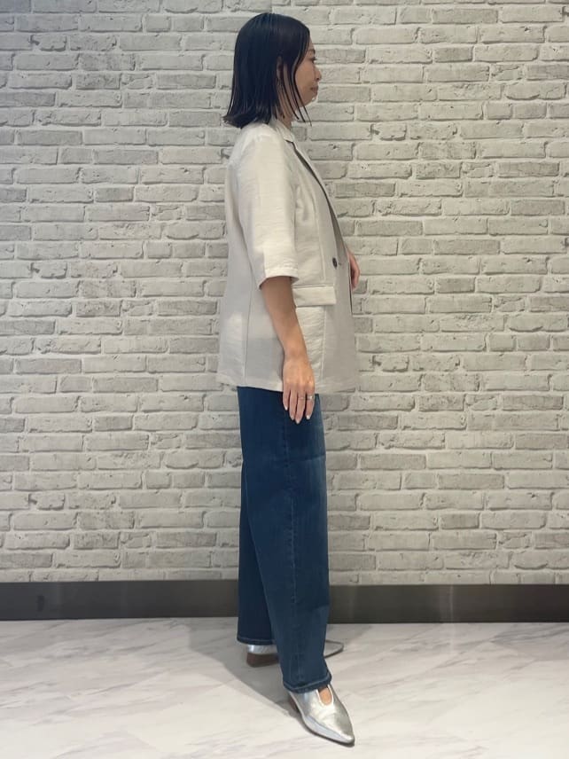 Mikoさんの「INDIVI｜【褒められデニム】ワイドストレート デニムパンツ」を使ったコーディネート