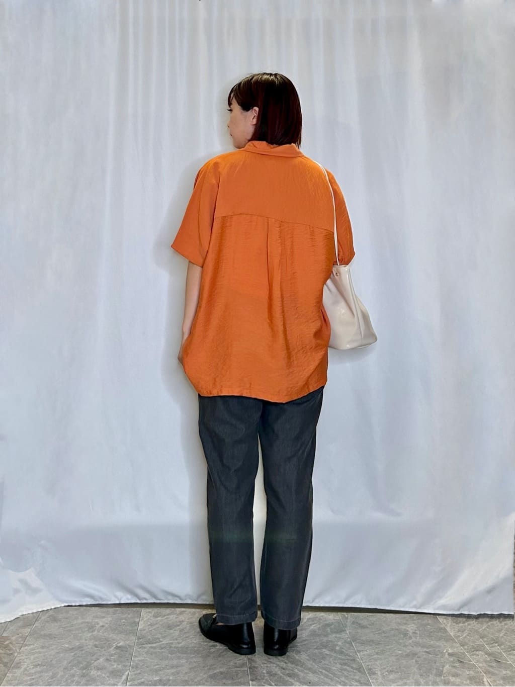ネリさんの「SHOO･LA･RUE｜【洗える/S-LL/5分袖】1枚でも羽織としても。さらさらドレープシャツ」を使ったコーディネート