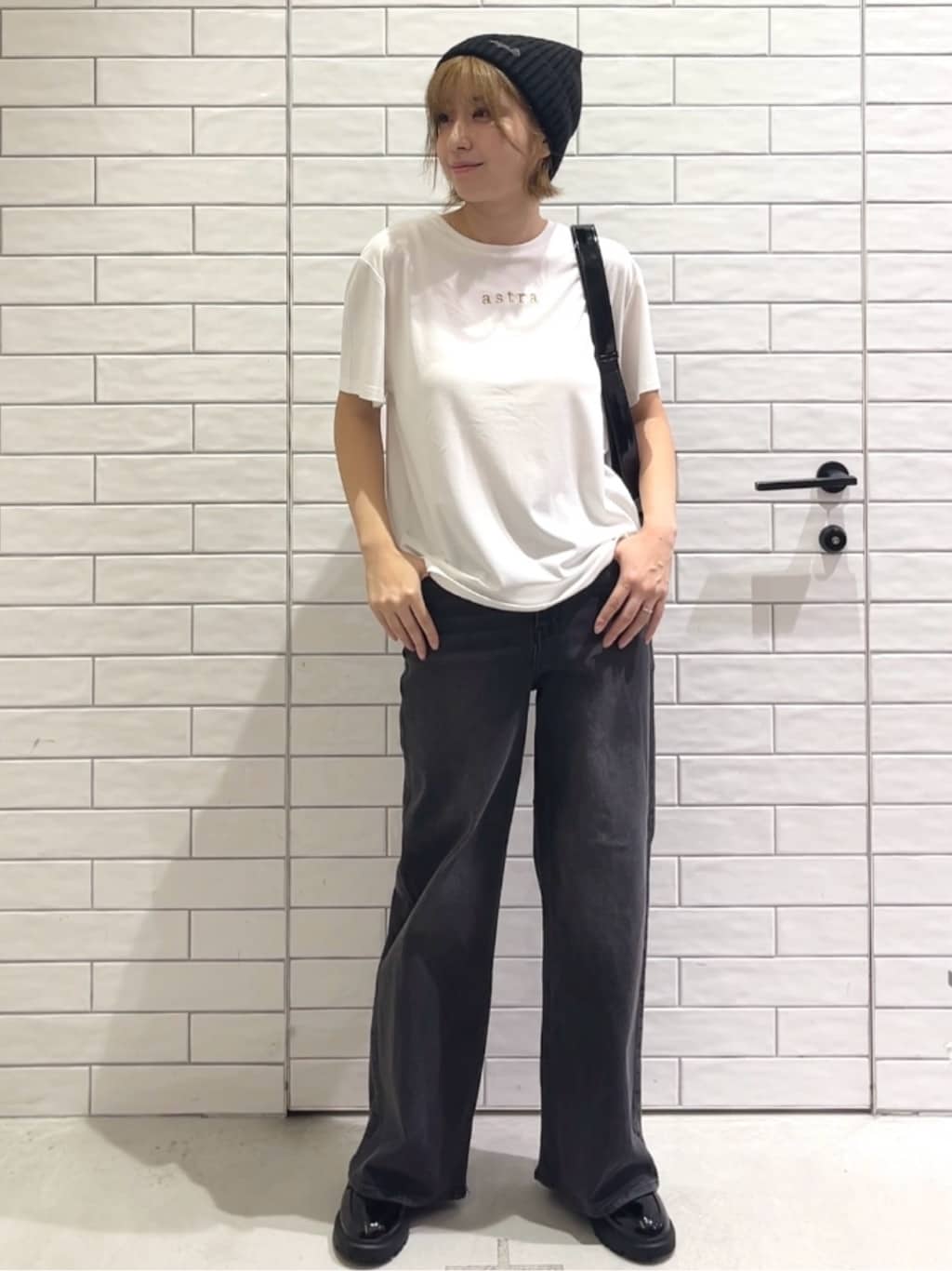 しおりさんの「OPAQUE.CLIP｜メタリック刺繍ロゴTシャツ【接触冷感／洗濯機洗い可】」を使ったコーディネート