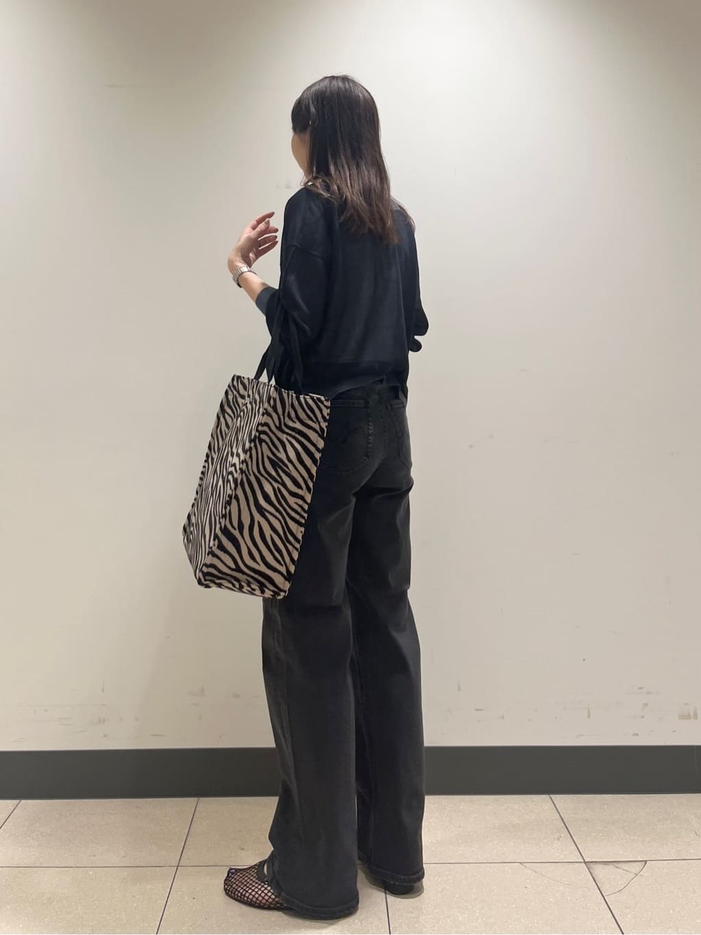 shokoさんの「INDIVI｜【程よいシアー素材/洗える】バイカラーラメカーディガン」を使ったコーディネート