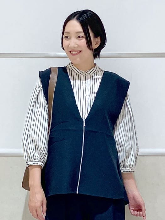 eriko さんの「Dessin｜【セットアップ可/洗える】サイドスリットVネックジレ」を使ったコーディネート