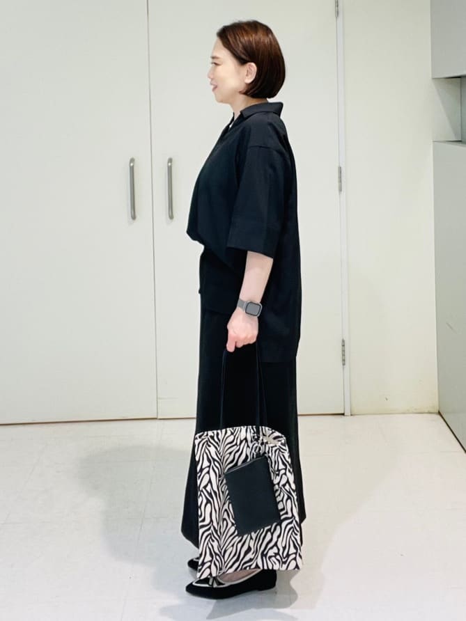 yuka.fさんの「UNTITLED｜【UVカット/接触冷感/吸水速乾/ゆったり】V開きネックシャツ」を使ったコーディネート