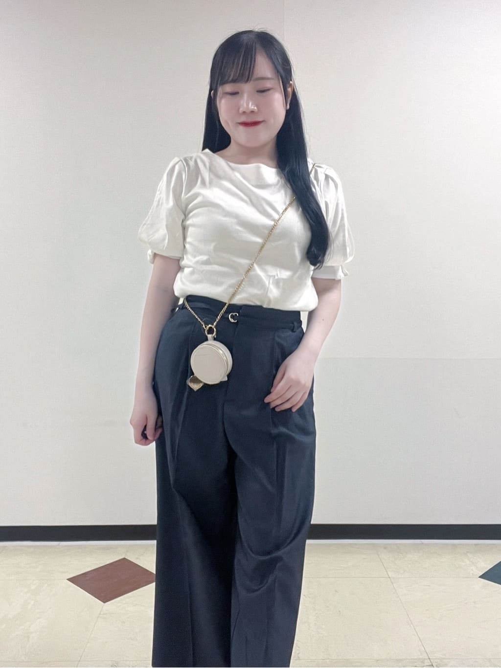 Hitomiさんの「index｜ベルト付きストレッチワイドパンツ【洗濯機洗い可】」を使ったコーディネート