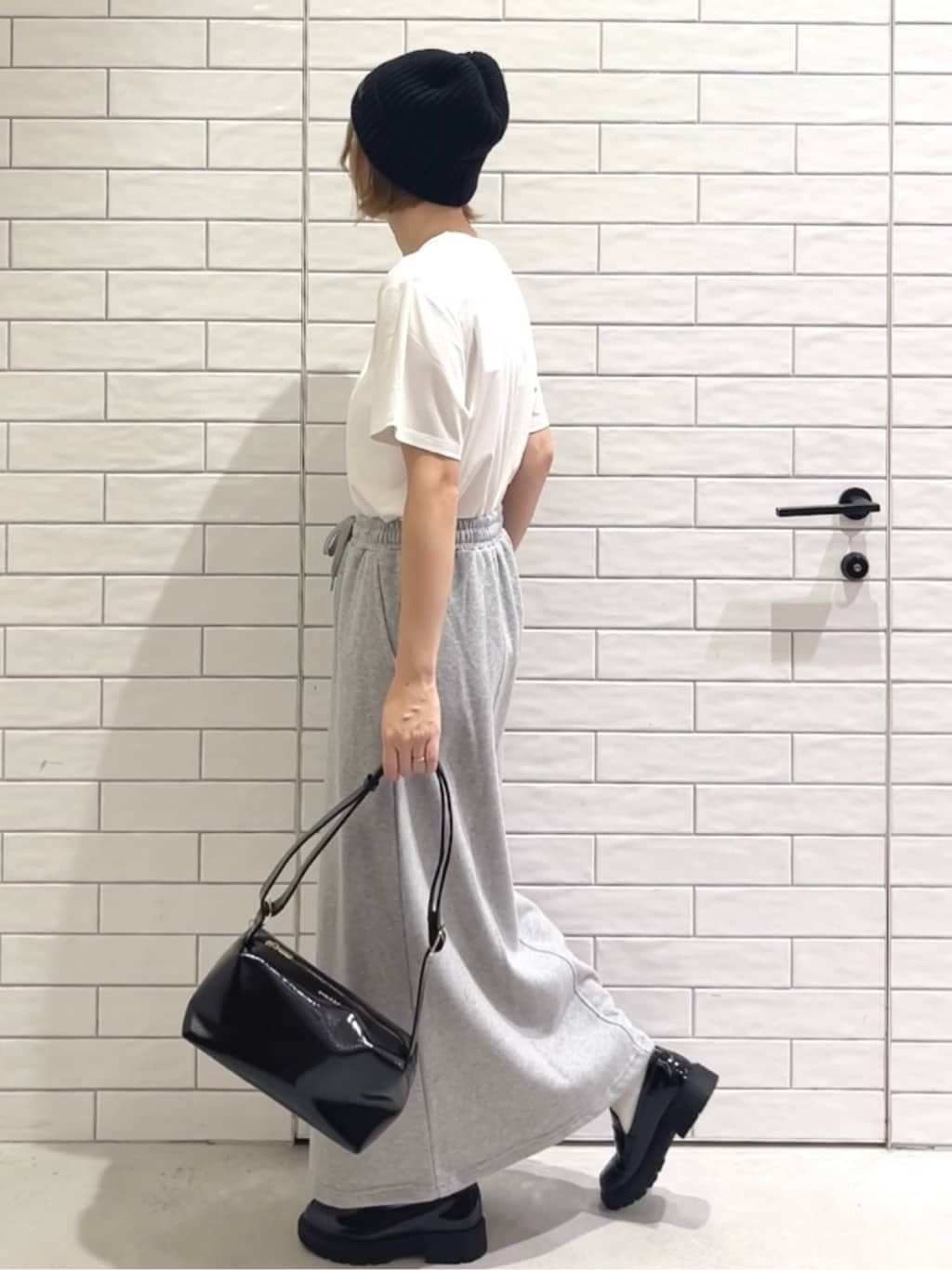しおりさんの「OPAQUE.CLIP｜メタリック刺繍ロゴTシャツ【接触冷感／洗濯機洗い可】」を使ったコーディネート