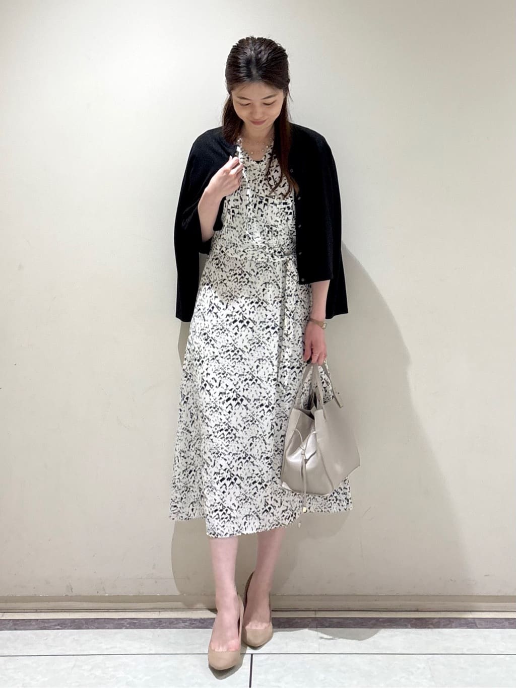 sakiさんの「COUP DE CHANCE｜【手洗い可/軽量】シンプルラメ混カーディガン」を使ったコーディネート