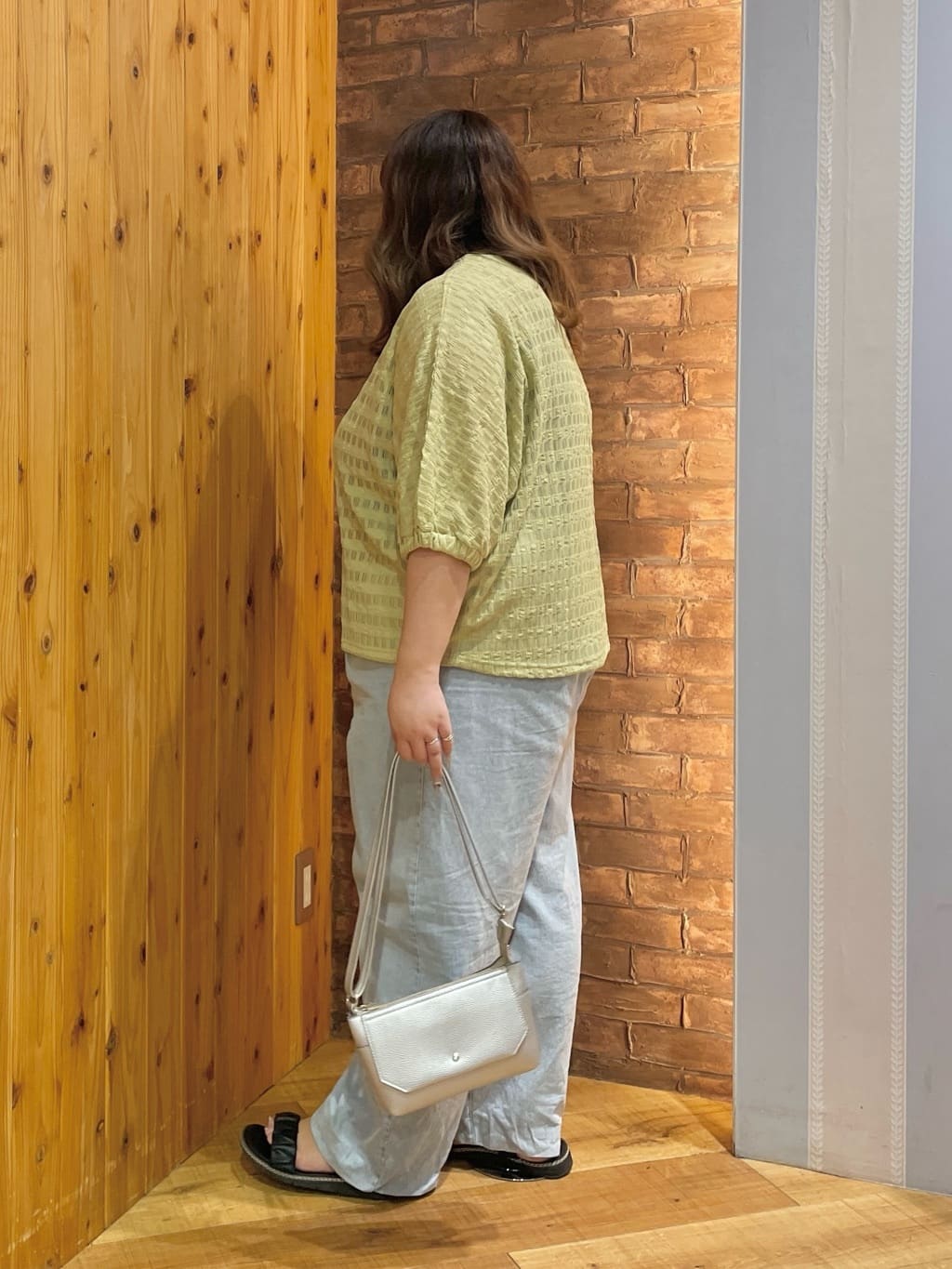 Risaさんの「SHOO･LA･RUE｜暑い夏も軽やかに デニムイージーワイドパンツ」を使ったコーディネート