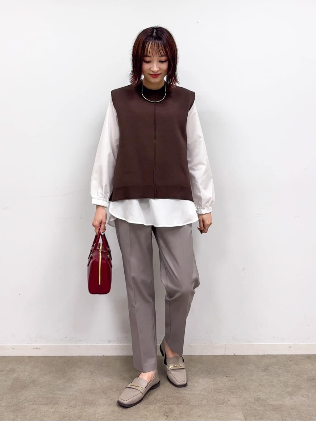 𝐜𝐡𝐢𝐤𝐚さんの「SHOO･LA･RUE｜【洗濯機可/S-3L/美脚シルエット】通勤・セレモニーにも　きちんと見えする ソフトスティックパンツ」を使ったコーディネート