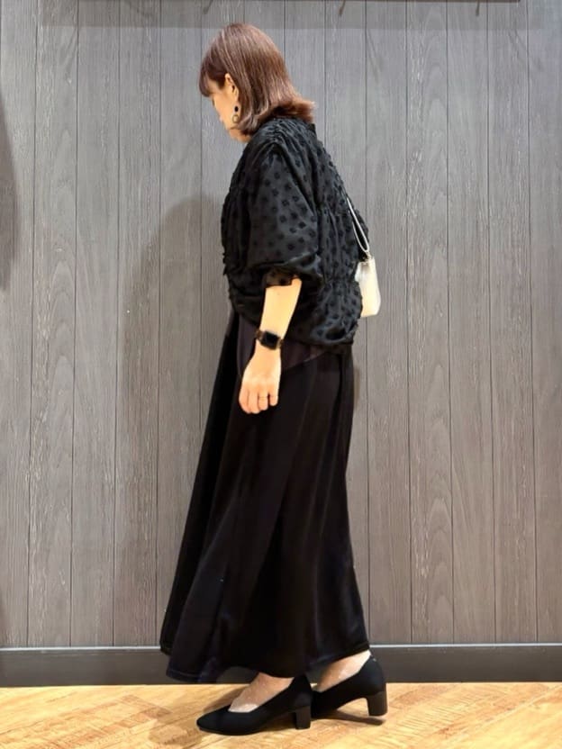 meiさんの「SHOO･LA･RUE｜華やかにさをプラスする シアードビー シャーリングブラウス」を使ったコーディネート