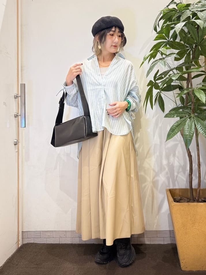 misakiさんの「SHOO･LA･RUE｜【S-LL】程よい透け感 ストライプ柄 お袖ギャザーデザインシャツ」を使ったコーディネート