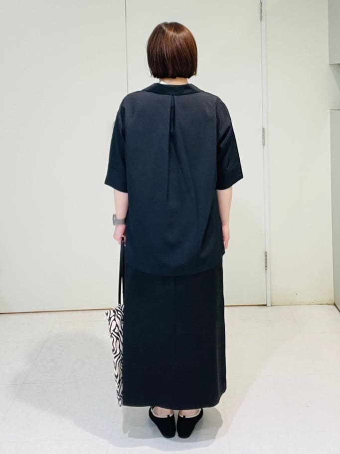 yuka.fさんの「UNTITLED｜【UVカット/接触冷感/吸水速乾/ゆったり】V開きネックシャツ」を使ったコーディネート