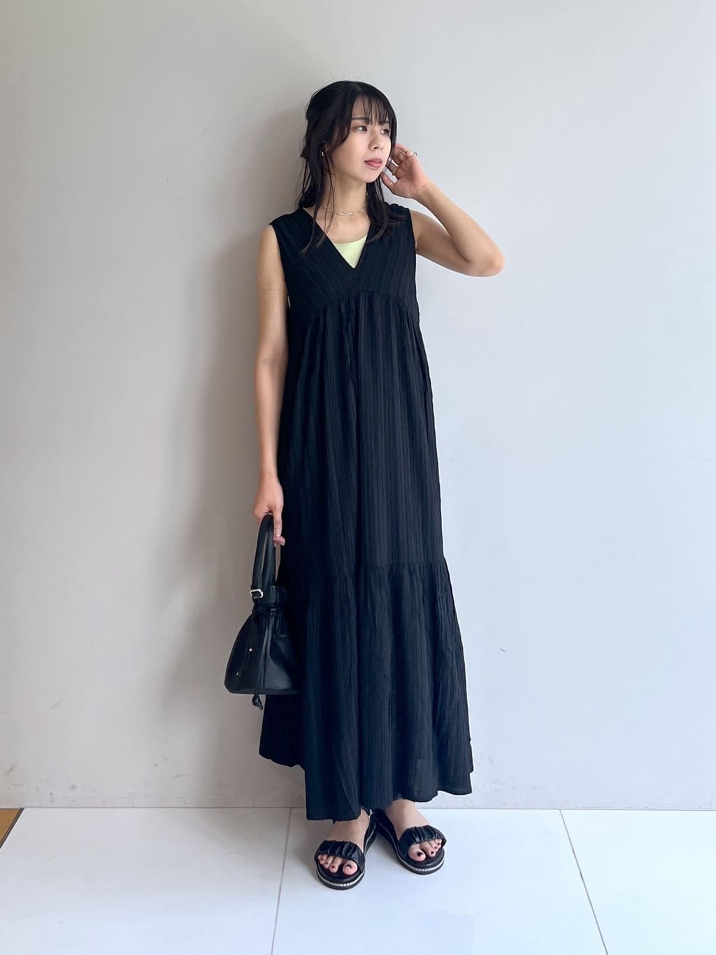 cotaniさんの「SHOO･LA･RUE｜【S-LL】後ろ姿も抜かりなく 1枚でサマ見え ティアードワンピース」を使ったコーディネート