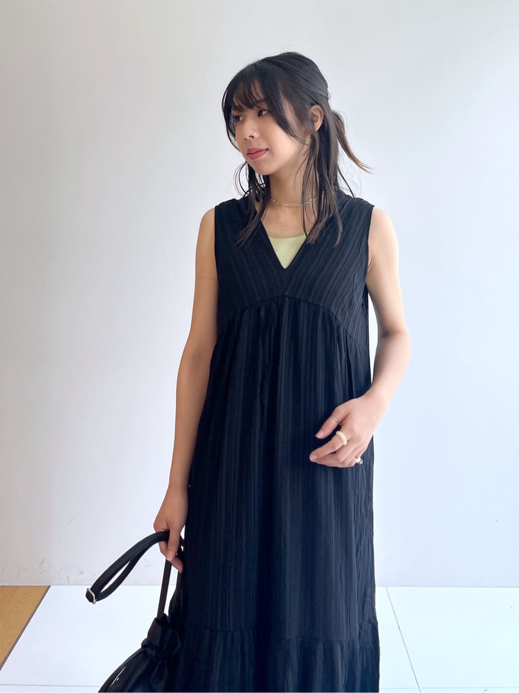 cotaniさんの「SHOO･LA･RUE｜【S-LL】後ろ姿も抜かりなく 1枚でサマ見え ティアードワンピース」を使ったコーディネート