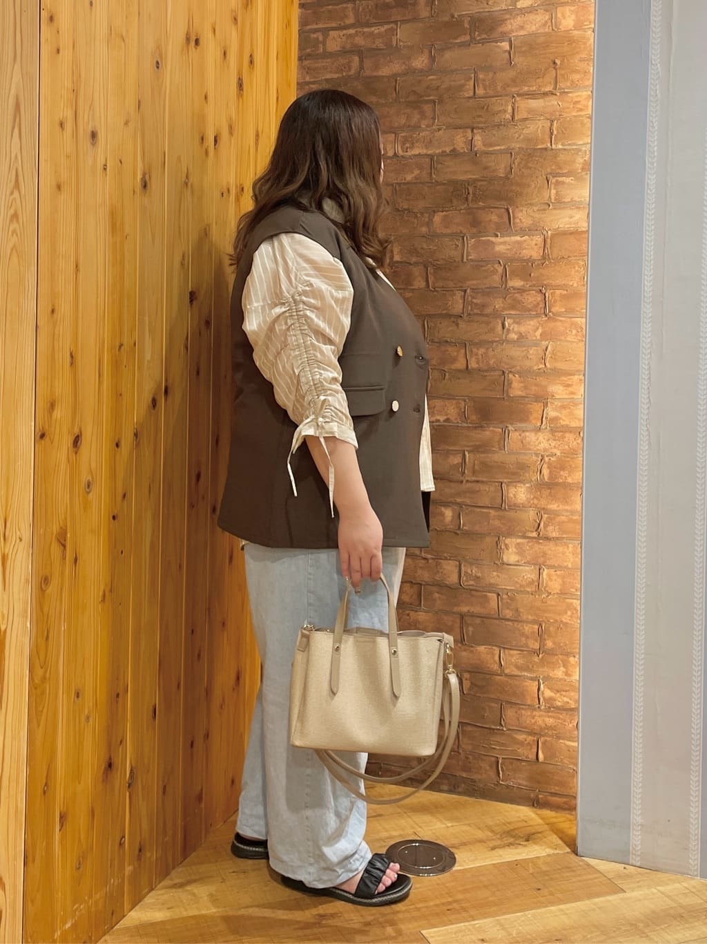 Risaさんの「SHOO･LA･RUE｜【S-LL/セットアップ可/洗濯後しわになりにくい】ダブルベスト」を使ったコーディネート