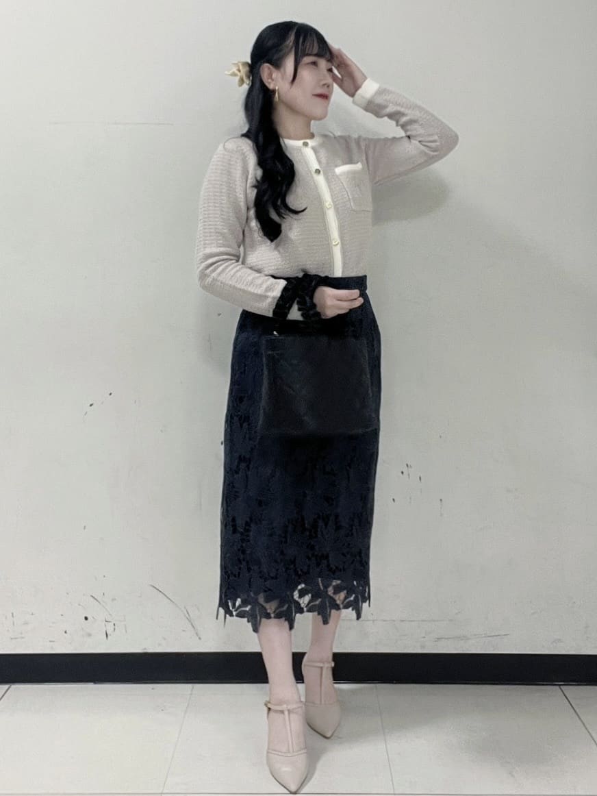 Hitomiさんの「index｜ロゴ刺繍クルーカーディガン【洗濯機洗い可】」を使ったコーディネート