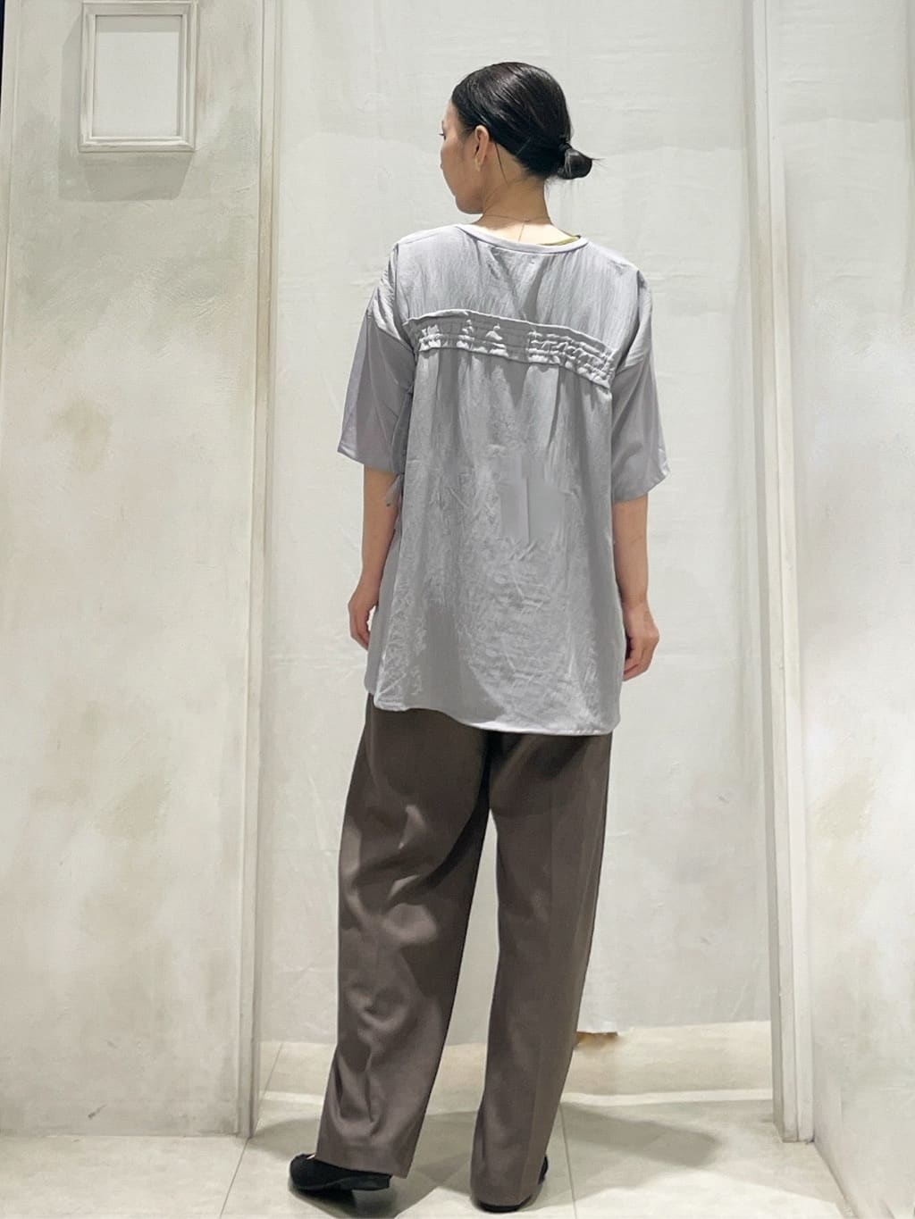hiroさんの「grove｜後ろ姿で魅せる　バックドロストシャーリングTシャツ」を使ったコーディネート