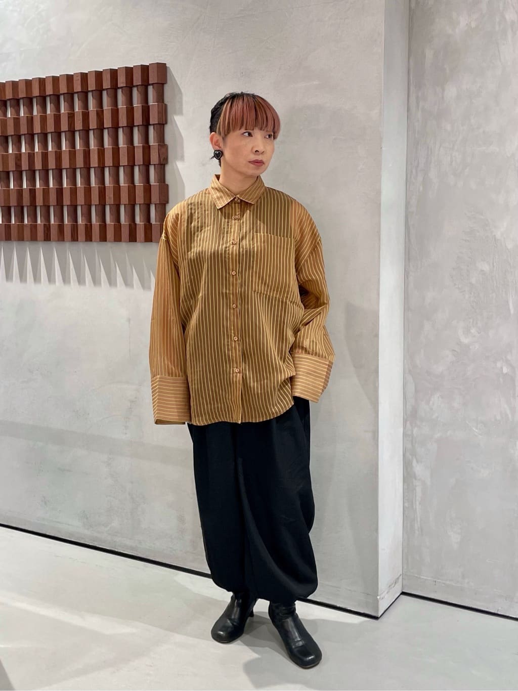 KOUさんの「INDIVI｜ウエストギャザーパンツ」を使ったコーディネート