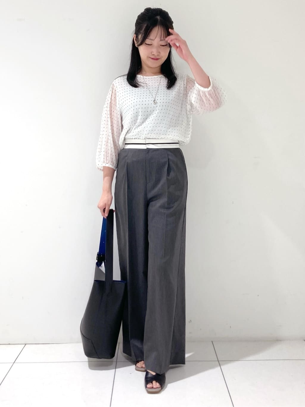momokoさんの「INDIVI｜フロッキードットブラウス」を使ったコーディネート