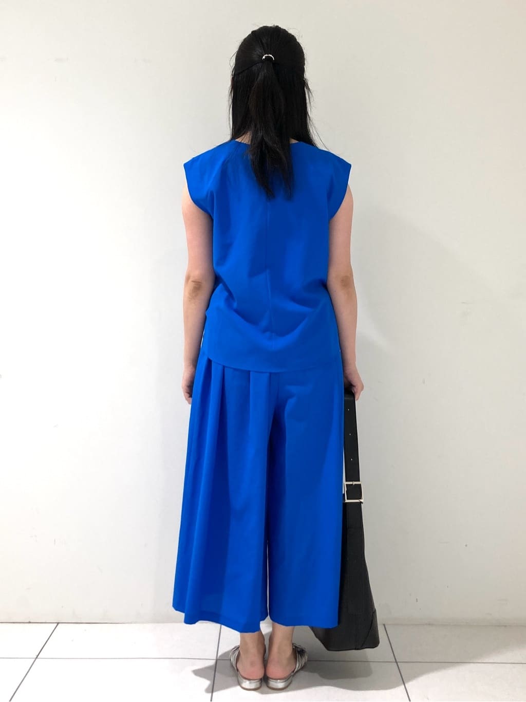 momokoさんの「INDIVI｜【クールエアー素材／UVケア／吸汗速乾】エアリータックブラウス」を使ったコーディネート