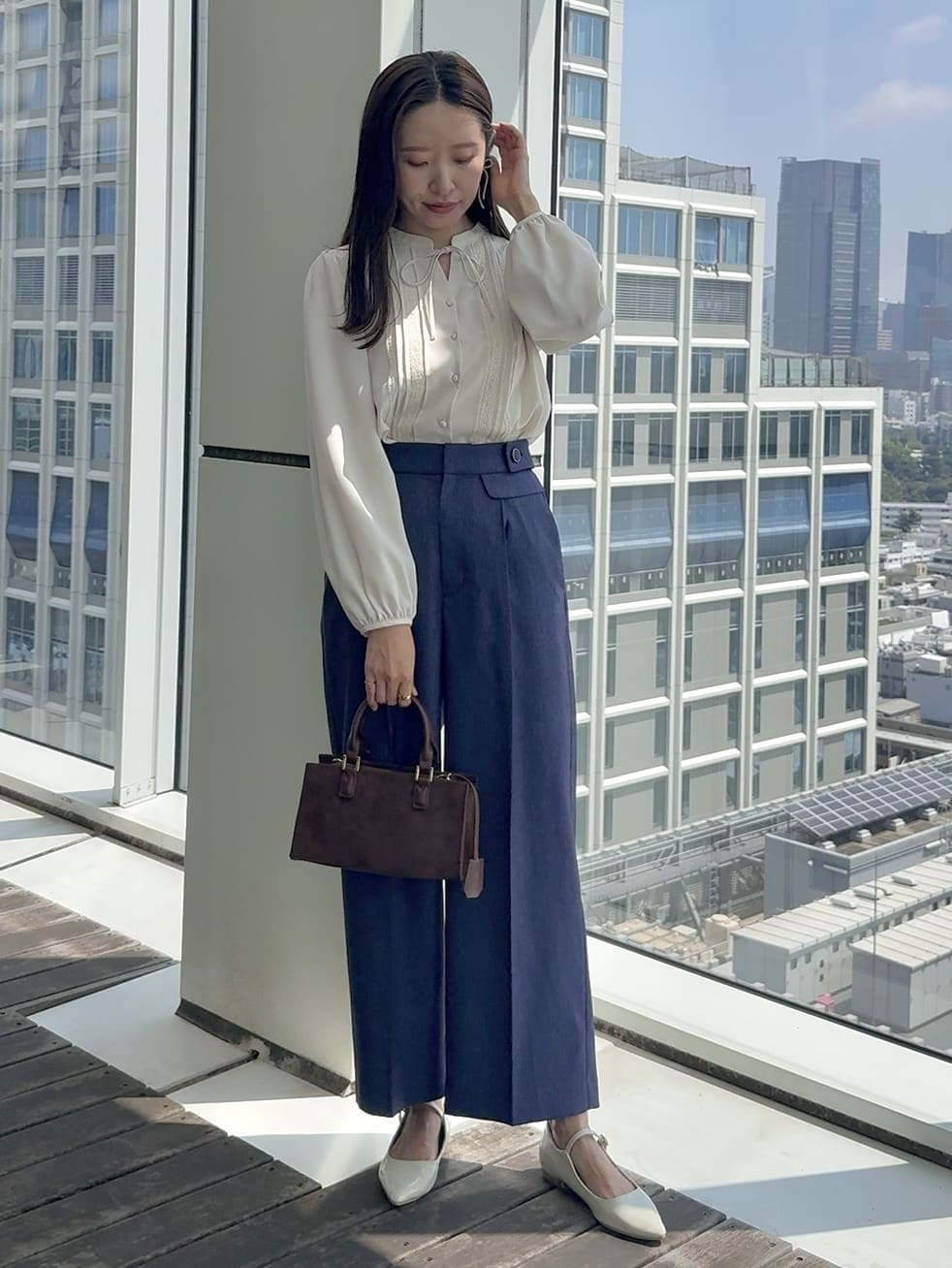 teiさんの「Couture brooch｜【高見え・きれいめ・通勤】レースカフス パール調釦テーラードジャケット」を使ったコーディネート