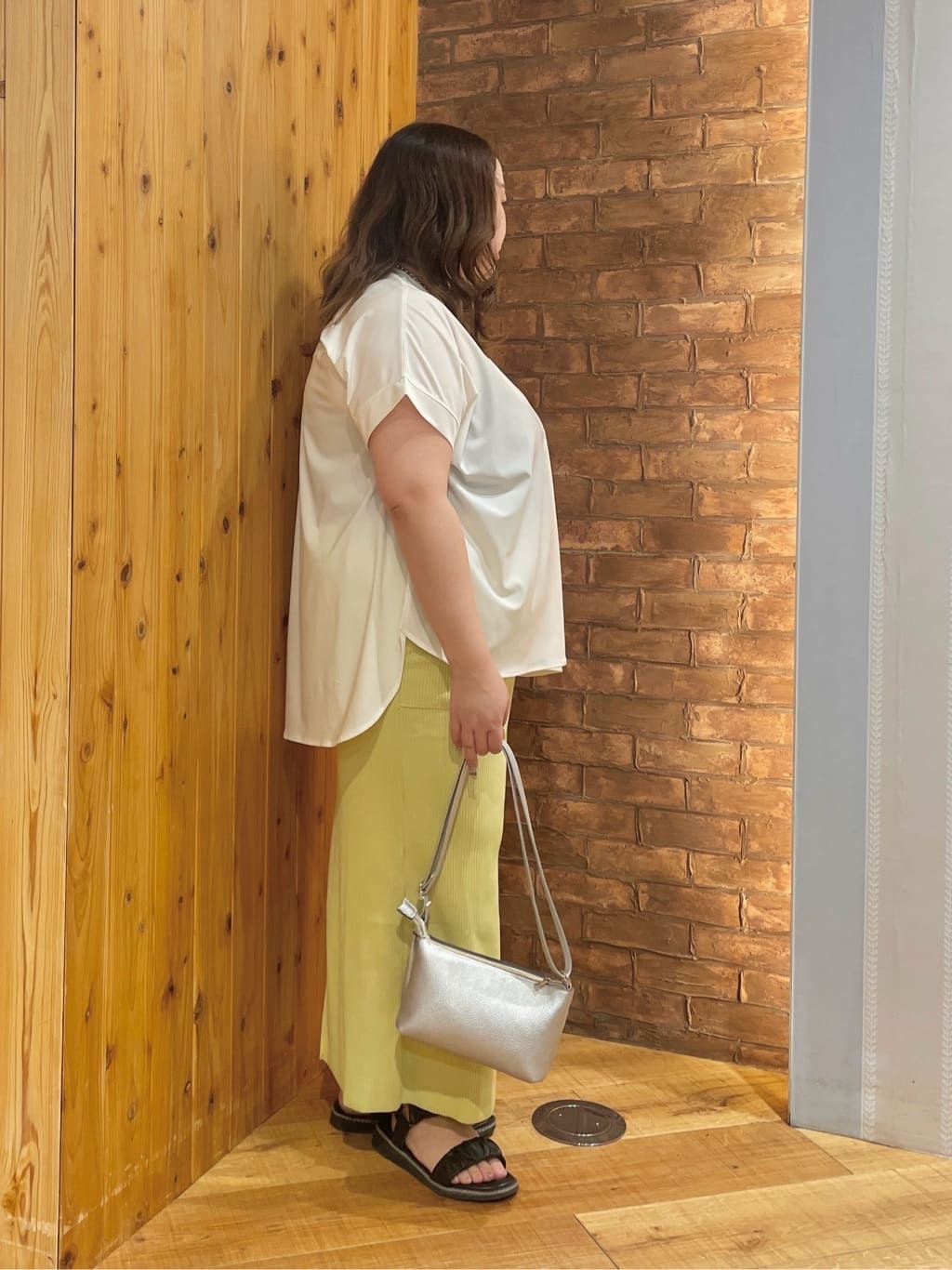 Risaさんの「SHOO･LA･RUE｜【S-LL】さらりとしたタッチが上品見え ワンボタンデザイン トップス」を使ったコーディネート