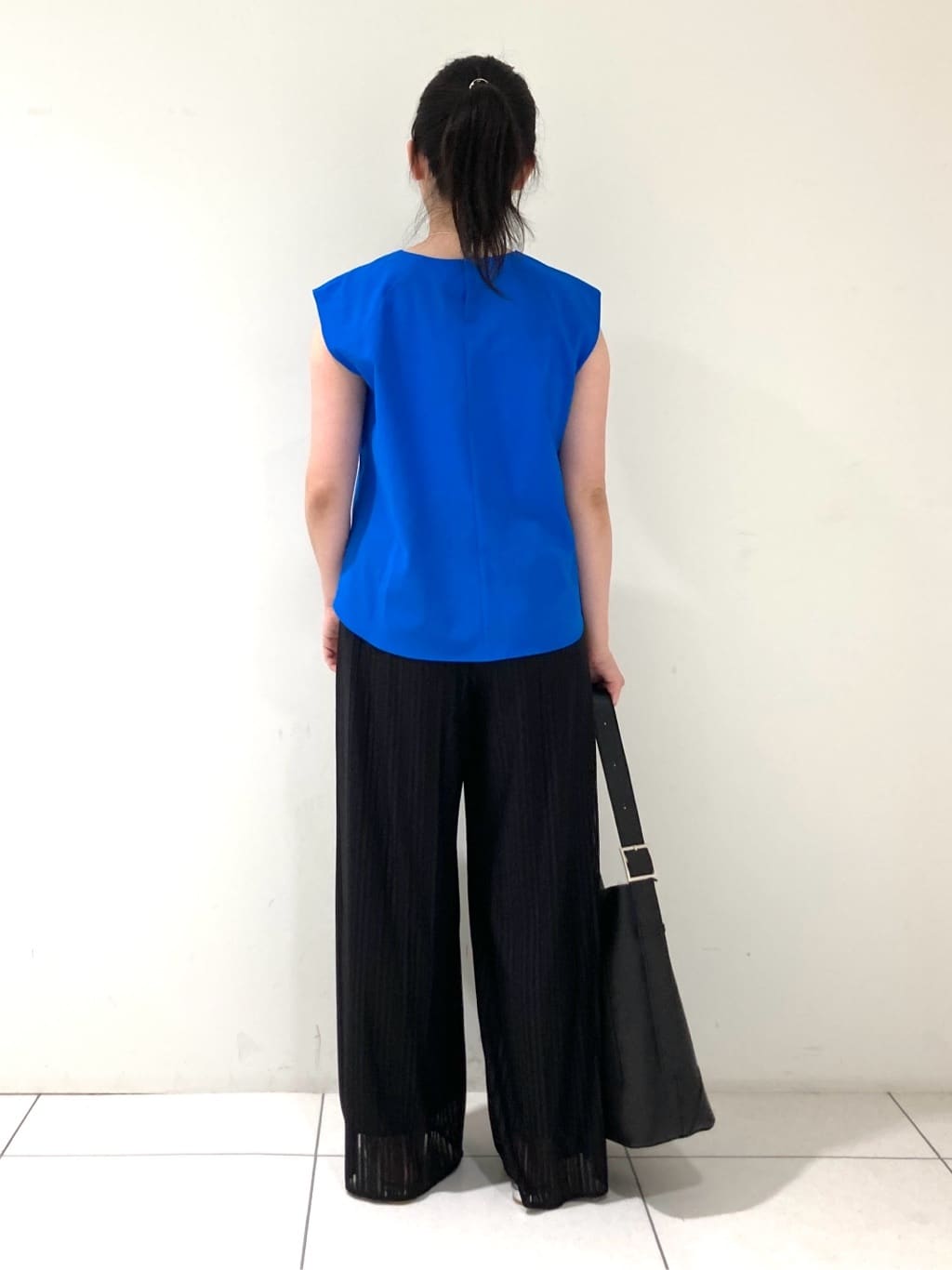 momokoさんの「INDIVI｜【クールエアー素材／UVケア／吸汗速乾】エアリータックブラウス」を使ったコーディネート