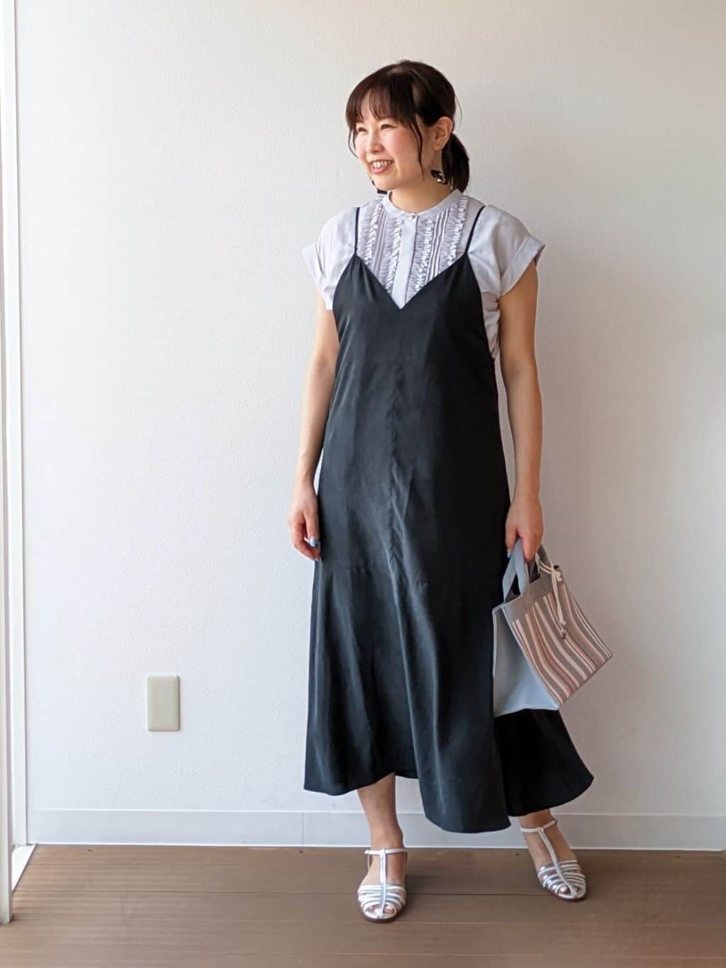 なみきさんの「UNTITLED｜【洗える/肩紐調節可能】パウダーキャミワンピース」を使ったコーディネート