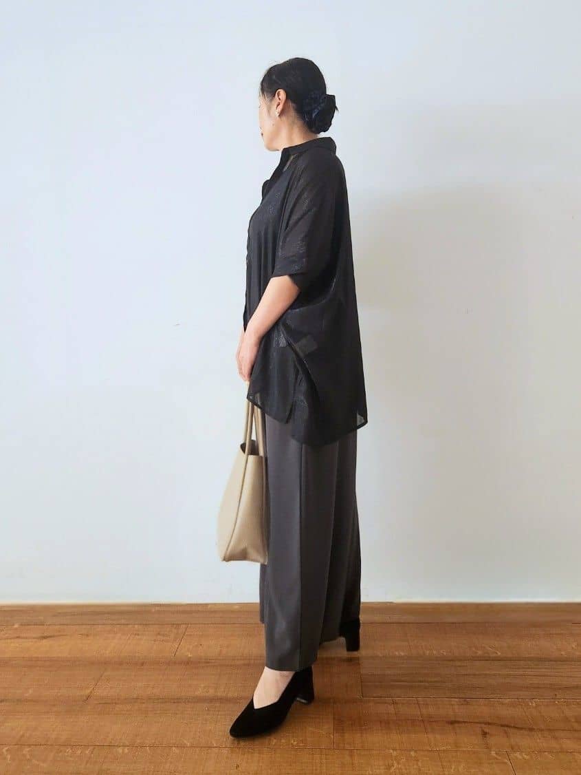 くまさんの「SHOO･LA･RUE｜大人のシアー感 ラメが華やかな楊柳ポンチョシャツ」を使ったコーディネート