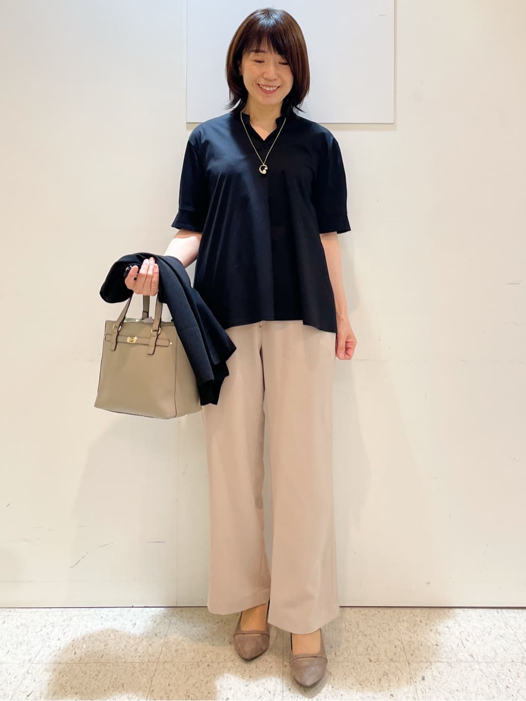 めいさんの「Reflect｜【すっきり見え！長め丈／マシンウォッシュ可】スキッパーネックジャージトップス」を使ったコーディネート
