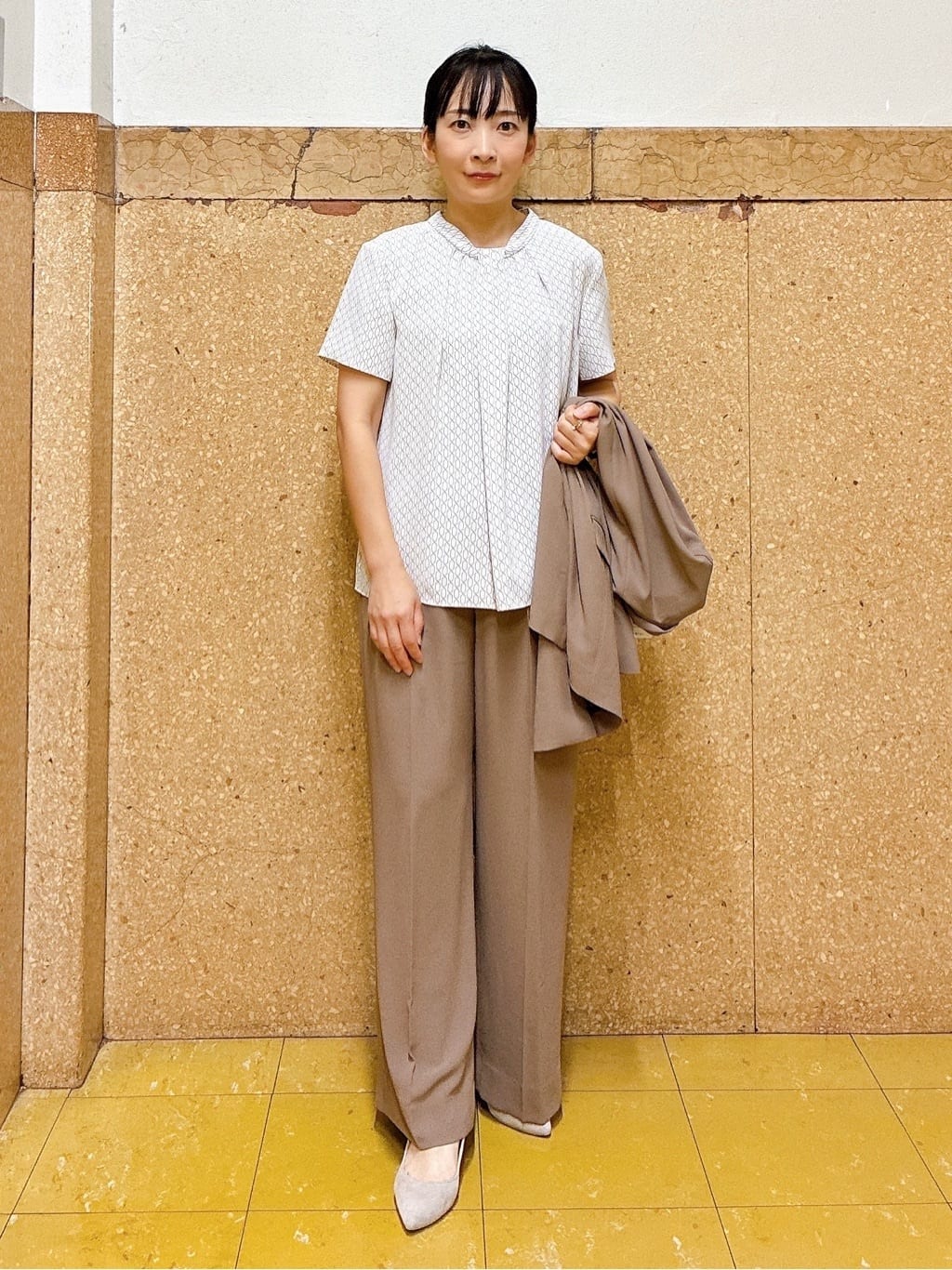 hattoriさんの「INDIVI｜【UVケア】モノグラム ボウタイデザインブラウス」を使ったコーディネート