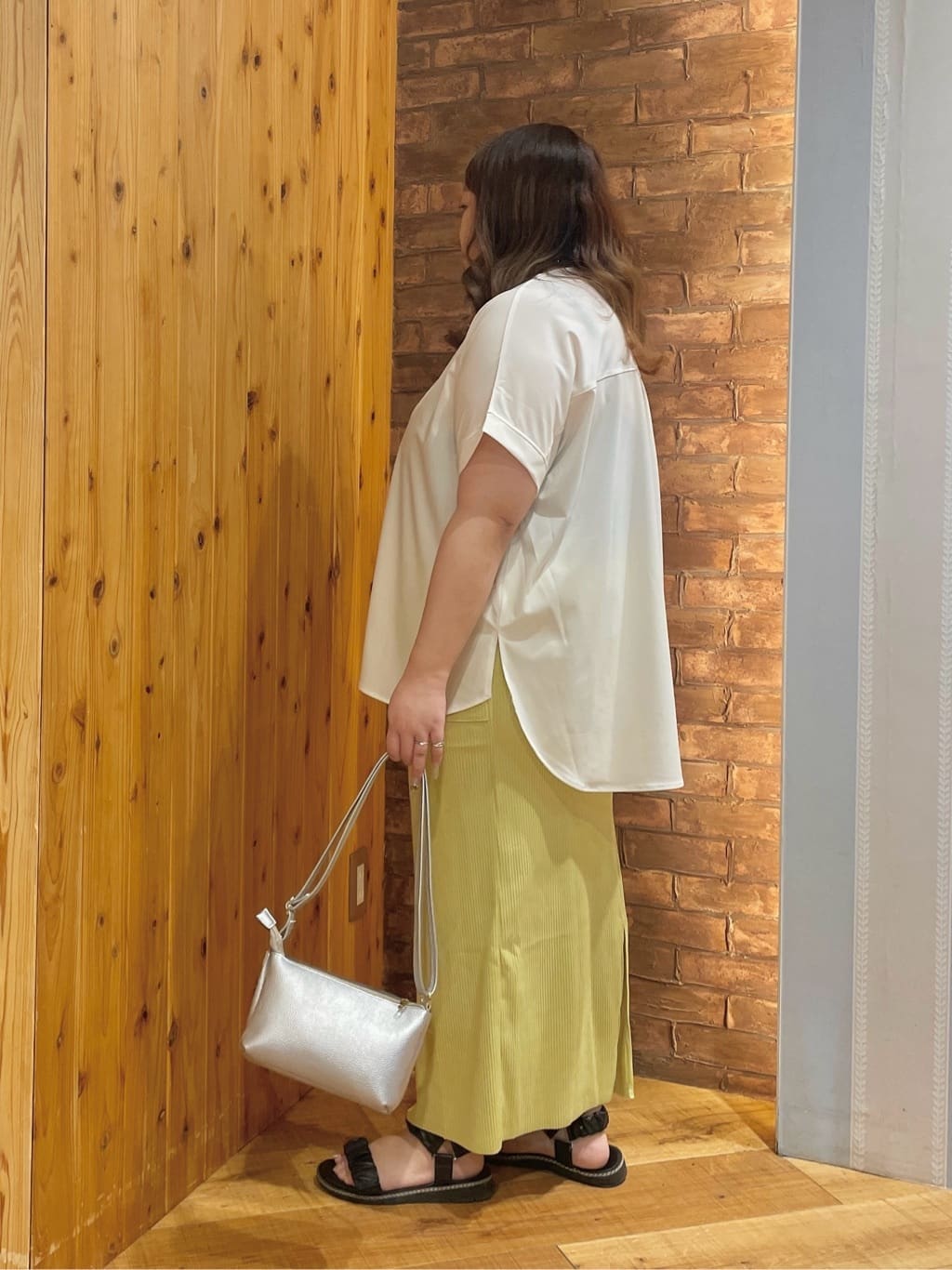 Risaさんの「SHOO･LA･RUE｜【S-LL】さらりとしたタッチが上品見え ワンボタンデザイン トップス」を使ったコーディネート