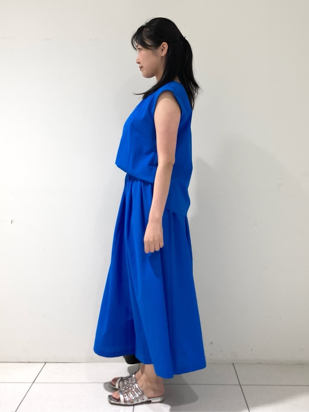 momokoさんの「INDIVI｜【クールエアー素材／UVケア／吸汗速乾】エアリータックブラウス」を使ったコーディネート