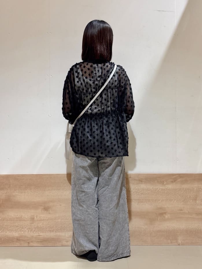 るねさんの「SHOO･LA･RUE｜華やかにさをプラスする シアードビー シャーリングブラウス」を使ったコーディネート