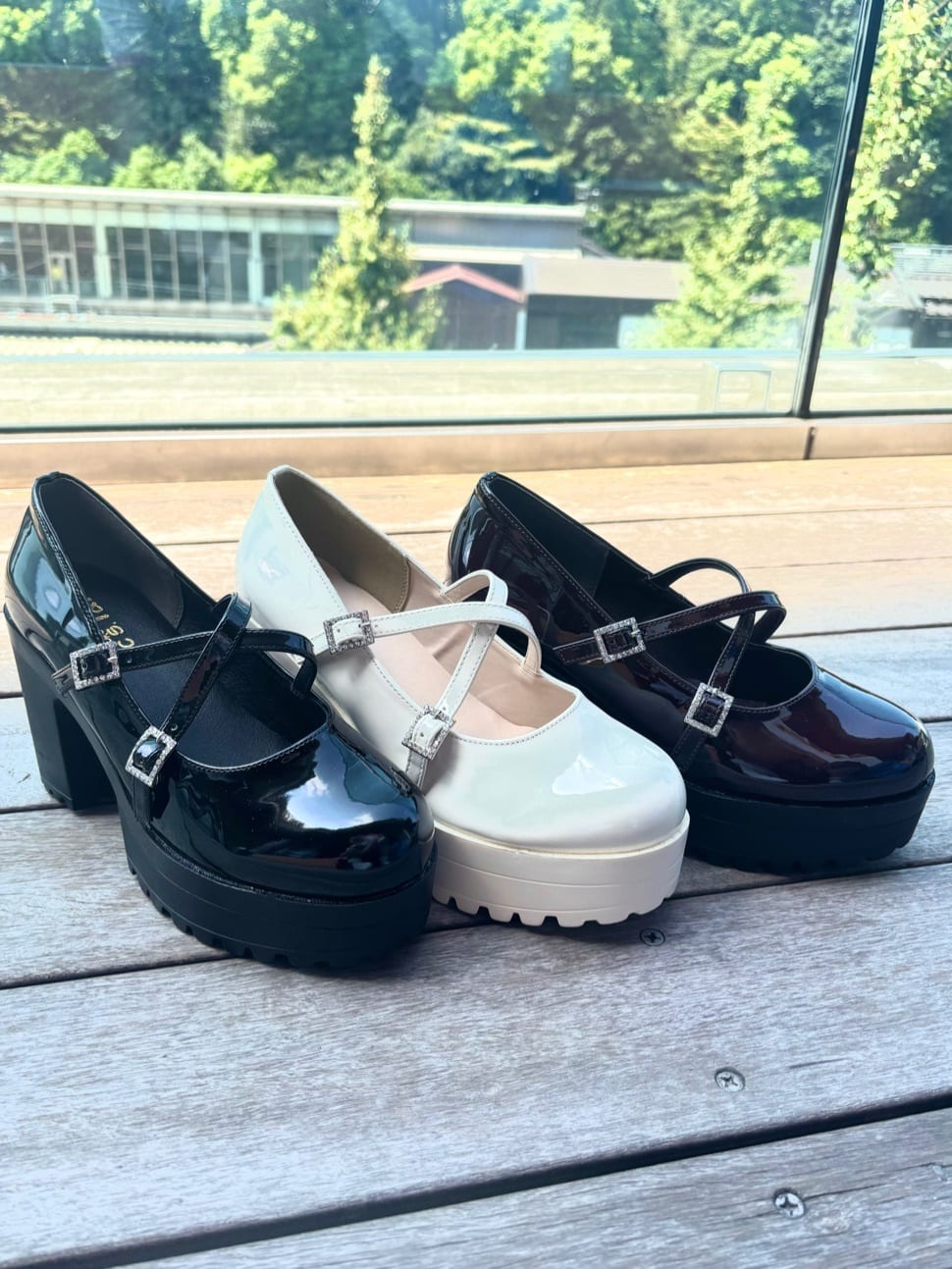 𝓗𝓘𝓨𝓞さんの「ESPERANZA｜厚底キラキラダブルストラップパンプス」を使ったコーディネート
