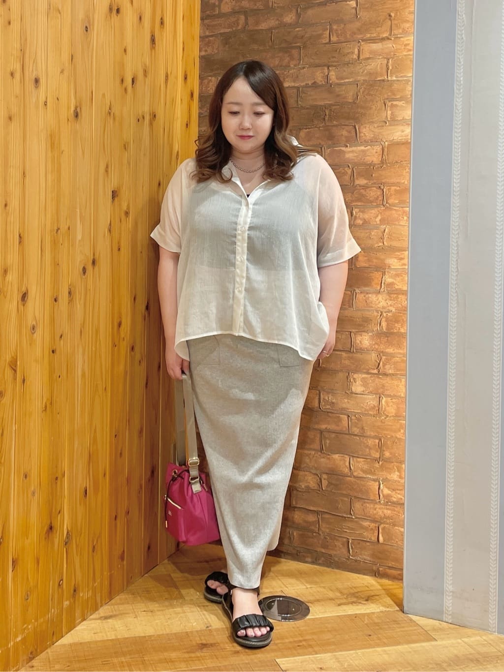 Risaさんの「SHOO･LA･RUE｜大人のシアー感 ラメが華やかな楊柳ポンチョシャツ」を使ったコーディネート