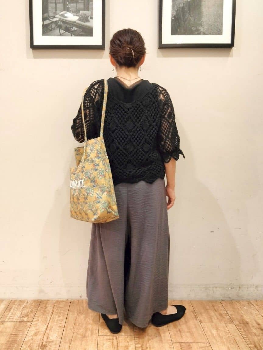 SHOOLARUEさんの「SHOO･LA･RUE｜【2WAY】大人のほんのり甘いスタイルに クロシェレースカーディガン」を使ったコーディネート