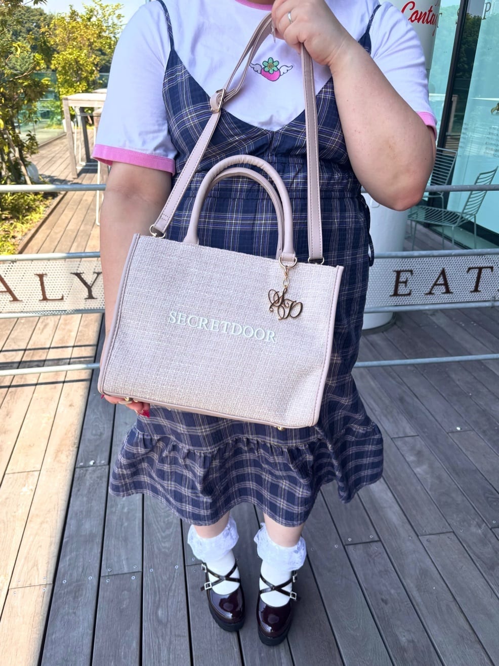 𝓗𝓘𝓨𝓞さんの「ESPERANZA｜厚底キラキラダブルストラップパンプス」を使ったコーディネート