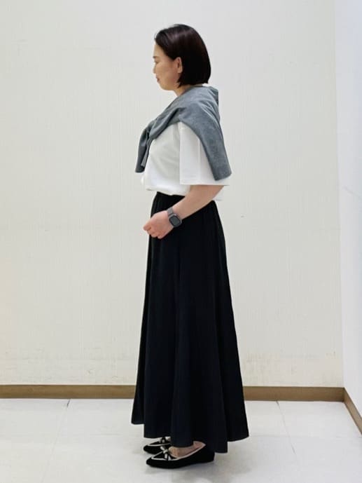 yuka.fさんの「UNTITLED｜【コットン100/ゆったり/ショート丈/洗える】ベロアロゴTシャツ」を使ったコーディネート