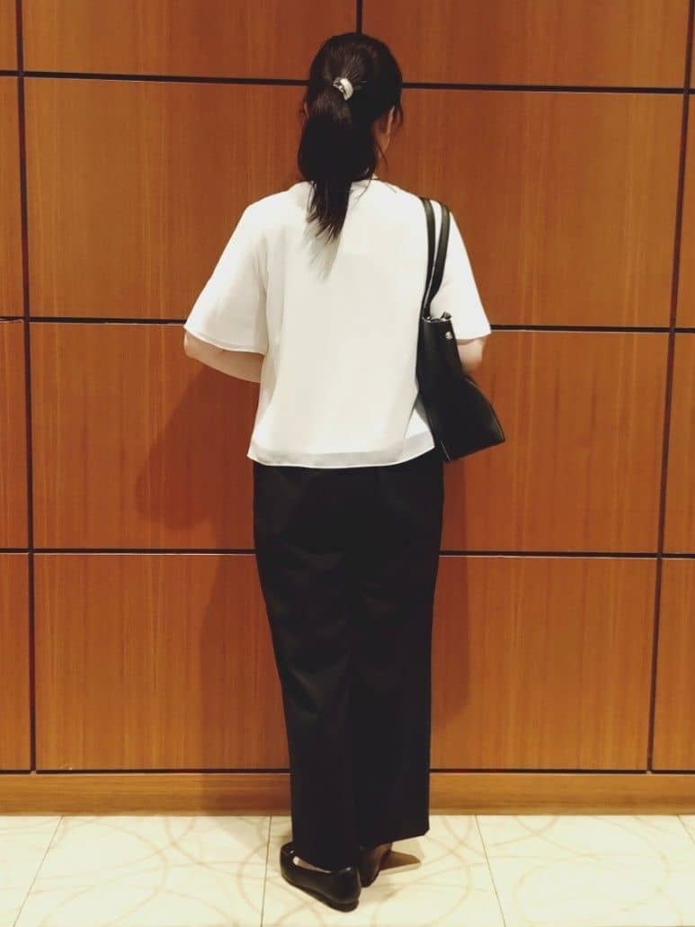 Kさんの「Reflect｜【一枚着で着映え◎／ジャケットのインナーにも】フロント開きブラウス」を使ったコーディネート