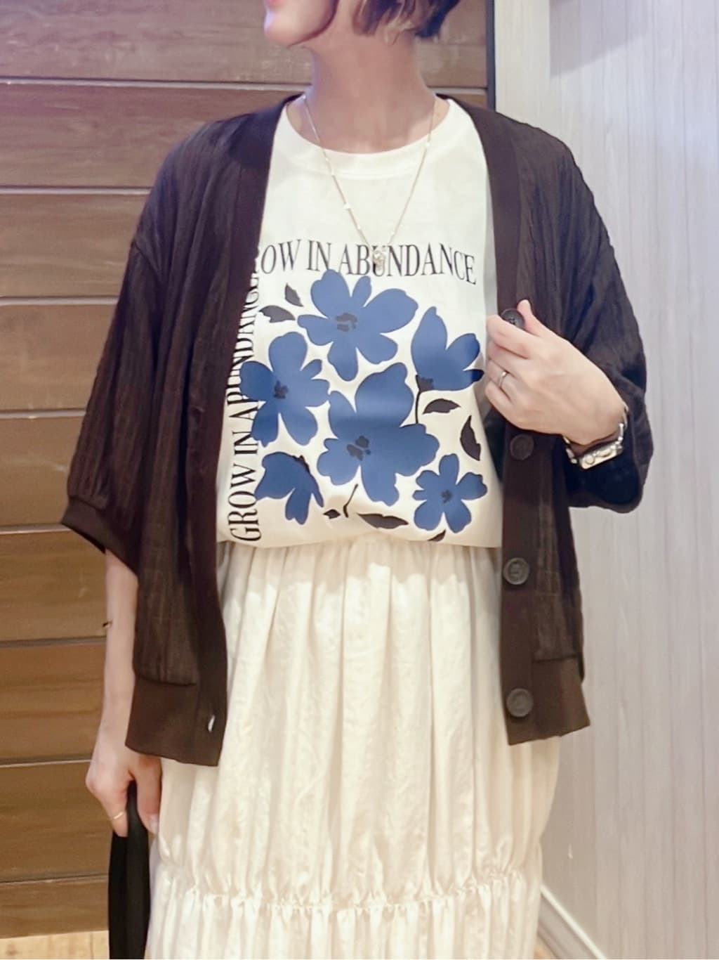 aaamiさんの「SHOO･LA･RUE｜◆【S-LL】ふわっとしたフォルムが魅力 Vネックカーディガン」を使ったコーディネート