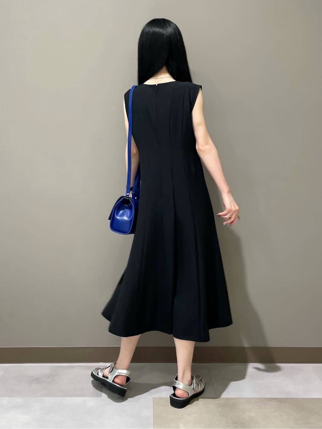KEIKOさんの「INDIVI｜【通年活躍！／アンサンブル可能】クルーネックカーディガン」を使ったコーディネート