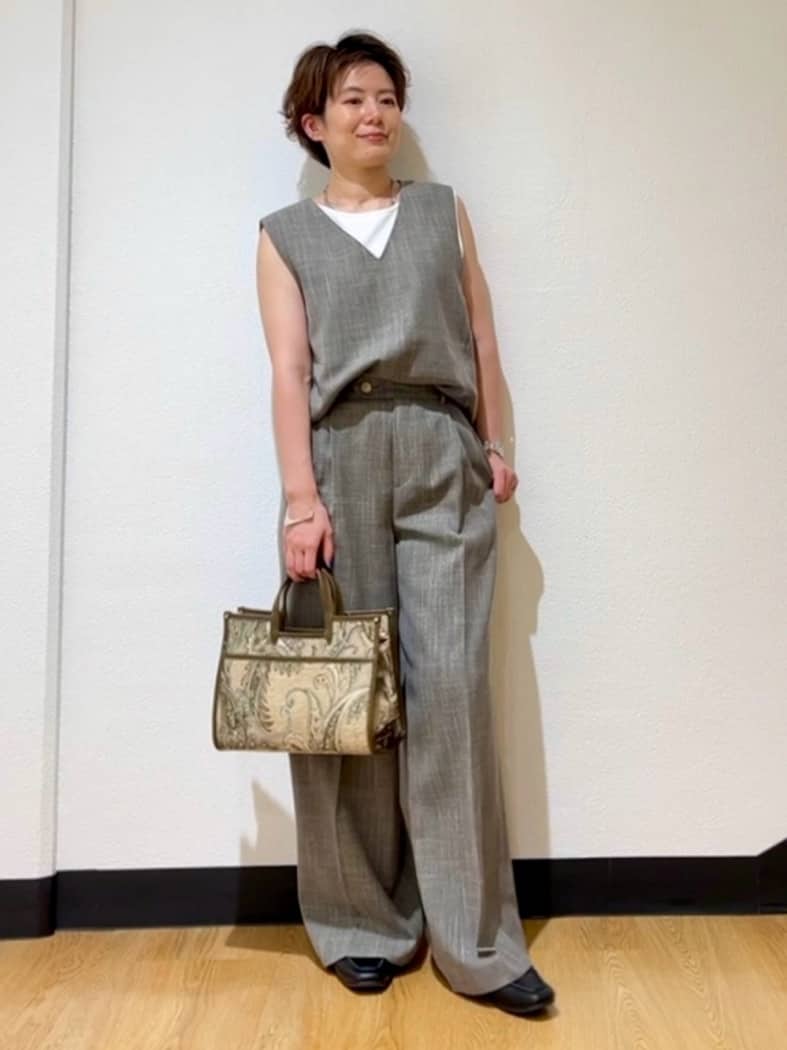 MAYUMIさんの「UNTITLED｜【セットアップ可/洗える】梳毛調合繊Vネックベスト」を使ったコーディネート