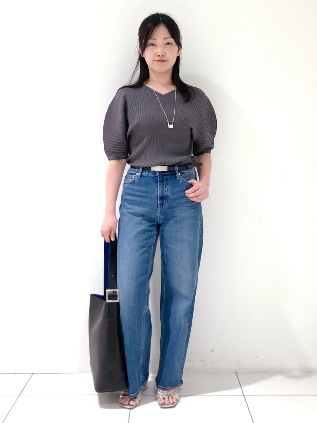 momokoさんの「INDIVI｜【二の腕カバー／スタイルアップ】ドライタッチストレッチニット」を使ったコーディネート